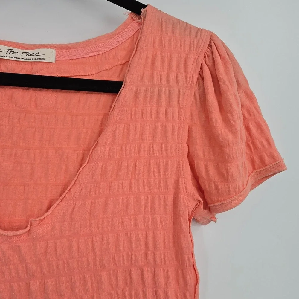 We The Free Free People Coral Pink Smocked Puff Sleeve V-Neck Top Size Small‎